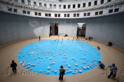 The artwork clinamen by artist Celeste Boursier-Mougenot Paris