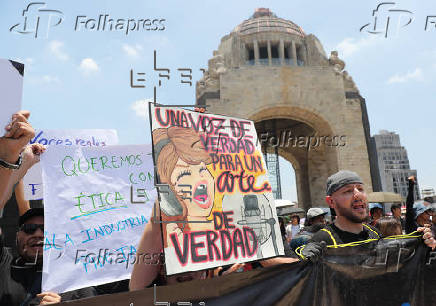 Artistas mexicanos exigen proteger las voces humanas ante herramientas de clonación con IA