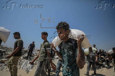 Aid enters Gaza Strip after Israel announces daily pause of hostilities