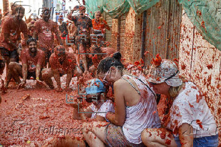 22.000 personas participan en la Tomatina de Buñol