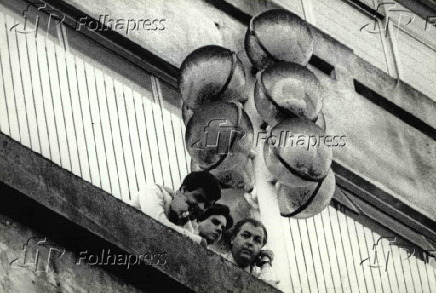 Aécio e Tancredo Augusto desolados no terraço do Incor