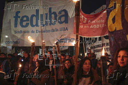 Teachers and students march in Buenos Aires for public education