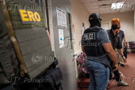 U.S. federal immigration officers at immigration court in New York