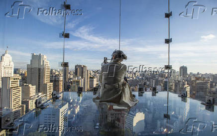 Visitante no Sampa Sky, no centro de SP