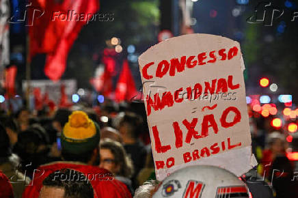 Manifestação pela taxação de grandes fortunas na Av. Paulista