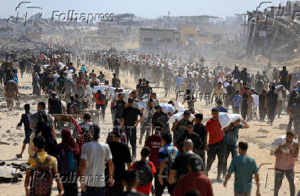 Palestinians gather to receive aid supplies amid a hunger crisis, in Beit Lahia