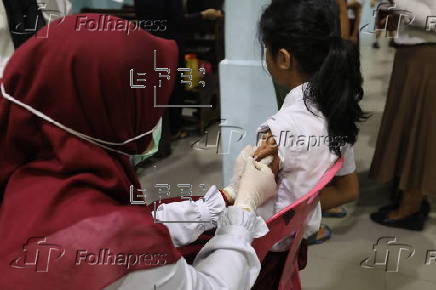 Cervical cancer and rubella vaccination for school children in Aceh
