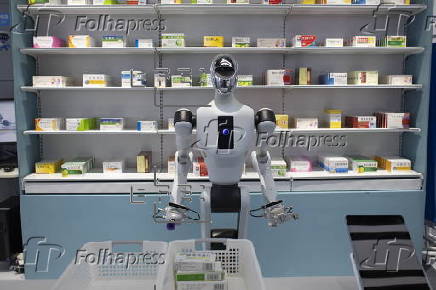 Beijing gets ready for human and robots half marathon