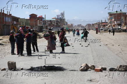 Organizaciones de vecinos bloquean calles y exigen solución a crisis económica de Bolivia