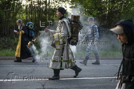 Orthodox Christians take part in annual Velikoretsky Cross procession