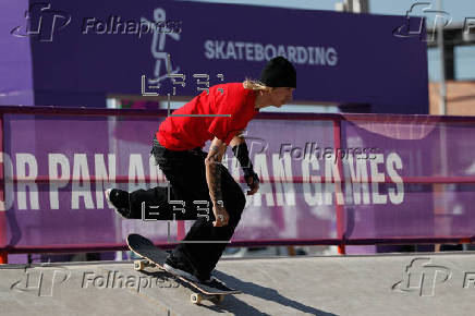 Skateboarding street masculino