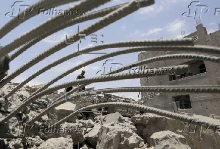 US airstrikes target neighborhoods in Sana'a