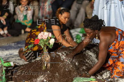 Cameroonian artist Zora Snake performs in Dakar