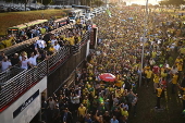 Bolsonaro encabeza una manifestación tres días después de salir del hospital