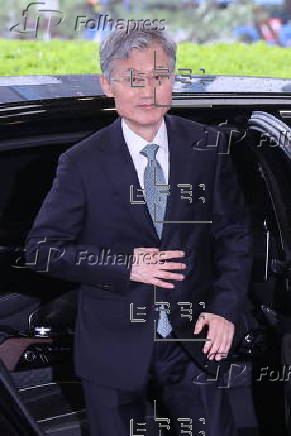 Top court's chief justice arrives for work
