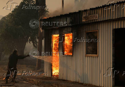 Wildfire burns houses, factories, forcing evacuations near Patras