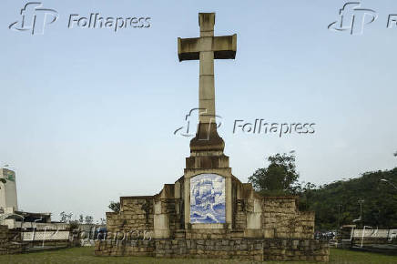 Cruzeiro Quinhentista, monumento no início da estrada Caminhos do Mar, em Cubatão (SP)