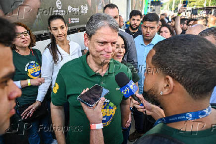 Governador Tarcísio de Freitas participa da Marcha para Jesus