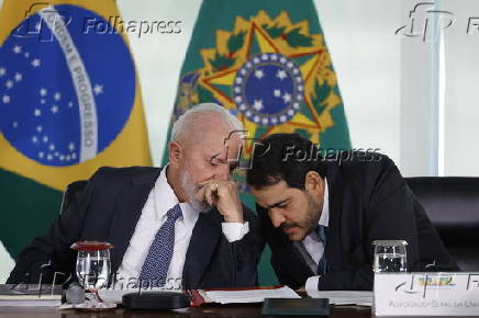 Lula e Jorge Messias em cerimônia no Planalto em Brasília