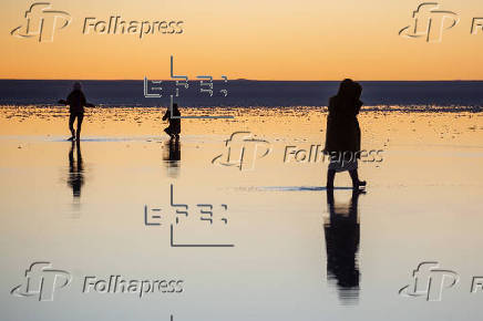 Atardecer en el salar de Uyuni en Bolivia