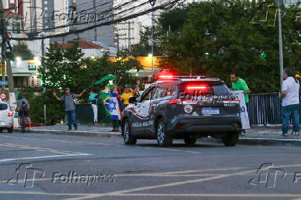 Manifestantes Caminham no Viaduto Tutóia