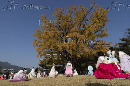 Tourists in Hanbok take selfies at Seoul’s Gyeongbokgung Palace