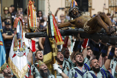 La Legión desfila un año más con el Cristo de la Buena Muerte
