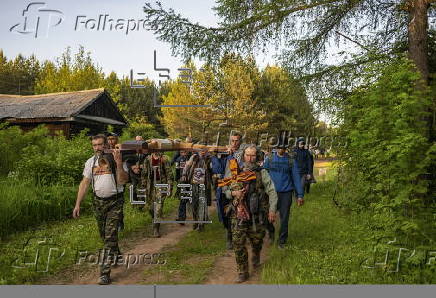 Orthodox Christians take part in annual Velikoretsky Cross procession