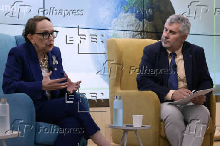 La secretaria general de ONU Comercio y Desarrollo (UNCTAD), Rebeca Grynspan dialoga con el presidente de la Agencia EFE, Miguel Ángel Oliver