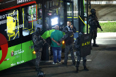 Homem faz refém em ônibus em Itaquera SP