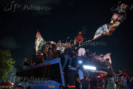 AeroFla: Mobilização da torcida do Flamengo na chegada do ônibus da delegação do clube no Aeroporto do Galeão.