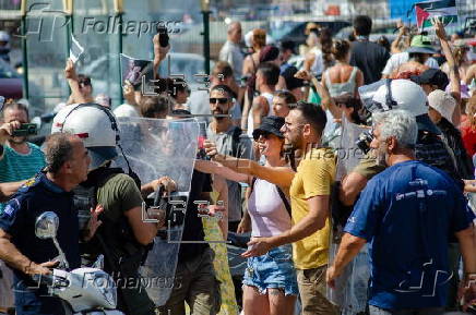 Protest against the arrival of an Israeli cruise ship in Rhodes