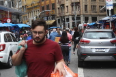 Movimentação na Rua 25 de Março em São Paulo
