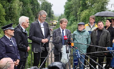 Passenger train derails in southwestern Germany