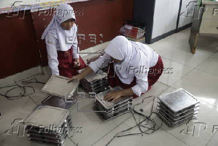 Indonesia government's free meals program continues despite cases of food poisoning