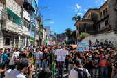 Manifestantes contrários aos gastos