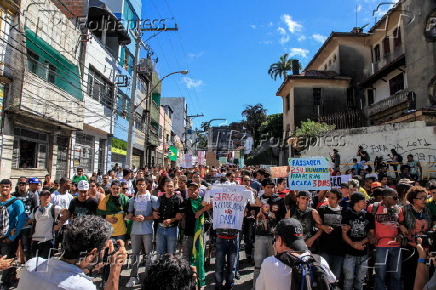 Manifestantes contrários aos gastos
