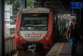 Vista das plataformas da estação de metrô de Esteio