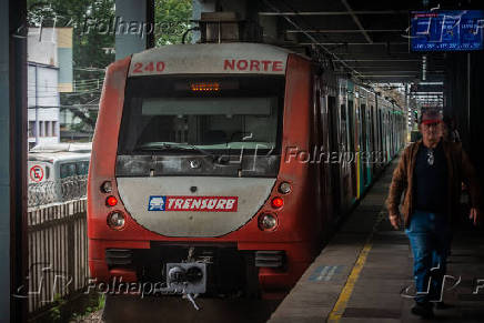 Vista das plataformas da estação de metrô de Esteio