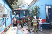 Incêndio destrói escola municipal na tijuca