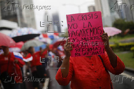 Mujeres panameñas marchan por derechos humanos y justicia social