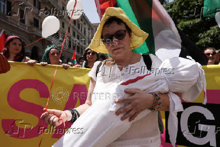 Pro-Palestinian protesters attend a demonstration calling for an end to the bombing in Gaza, in Rome