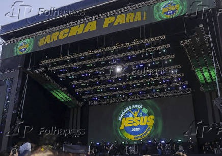 Fiéis se preparam para a Marcha para Jesus que terá uma caminhada da estação Luz do Metrô