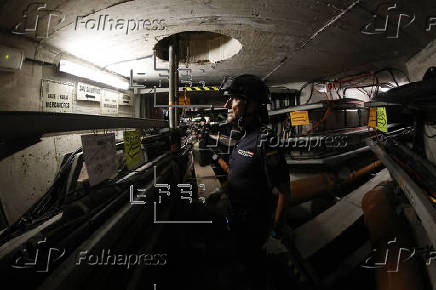 La Policía Nacional inspecciona las galerías subterráneas bajo el recorrido del encierro