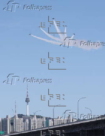 Black Eagles perform airshow in Seoul