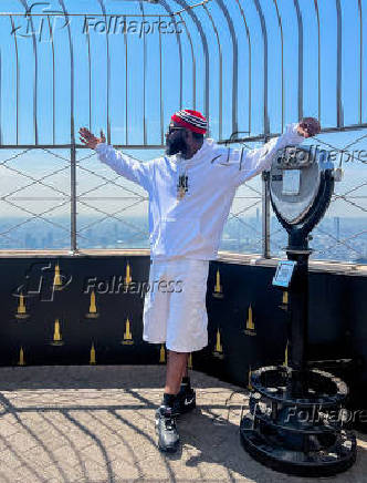 Odumodublvck visitou o empire state building para celebrar o novo single ?pity this boy? ft. Victony.