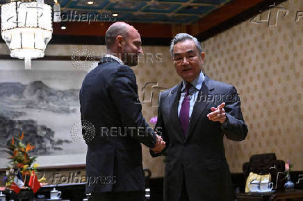 French foregin minister meets with Chinese counterpart in Beijing