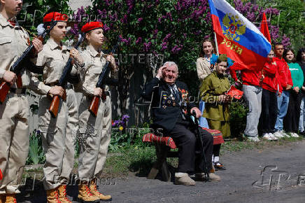 WW2 veteran Pampukhov receives congratulations on Victory Day amid Russia-Ukraine conflict in Donetsk region