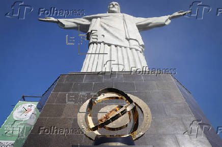 Trofeo de la Copa Mundial de Clubes de la FIFA en el Monumento al Cristo Redentor