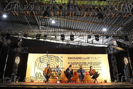 La banda mexicano Enjambre se solidariza con migrantes de EE.UU. en presentación de gira